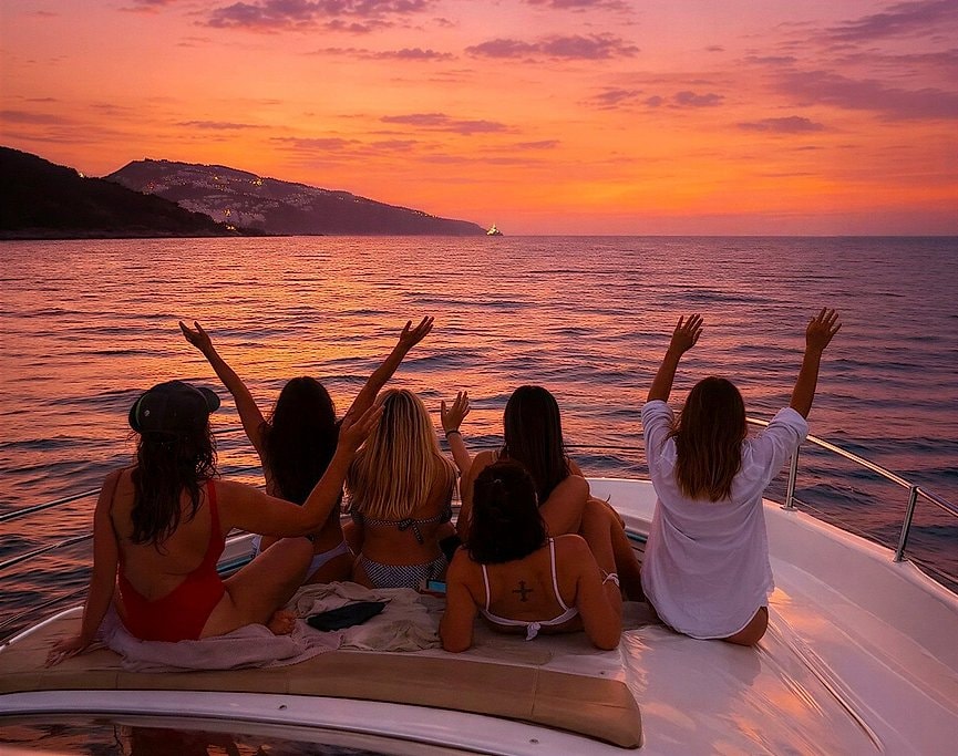 Private Boat Trip in Madeira with Skipper (Sunset Cruise Option)