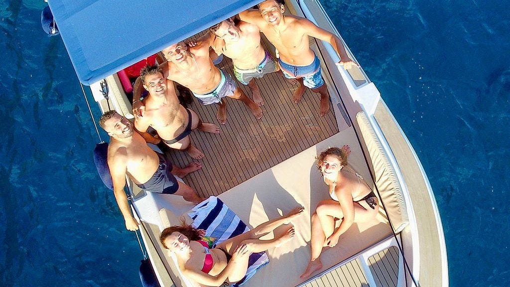 Private Jeanneau Leader 9 Yacht Experience in Madeira