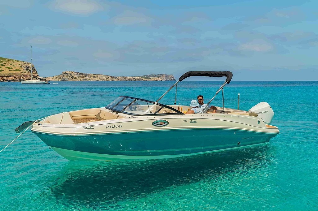 Ibiza Bayliner VR6 Boat Rental with License
