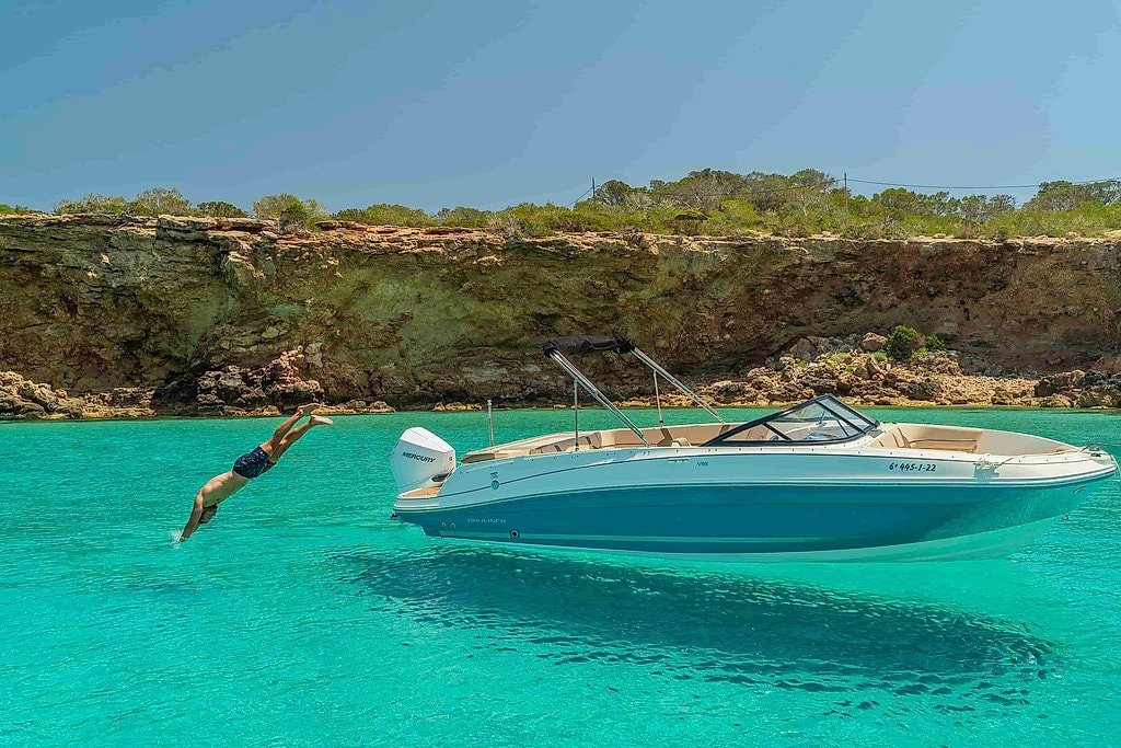 Ibiza Bayliner VR6 Boat Rental with License