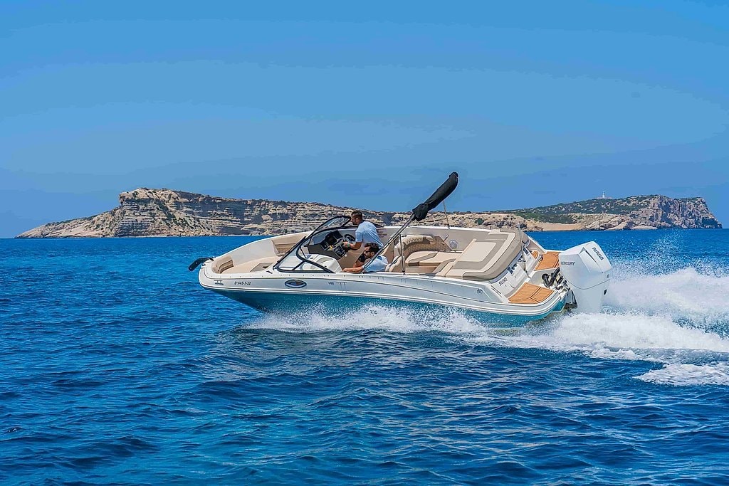 Ibiza Bayliner VR6 Boat Rental with License