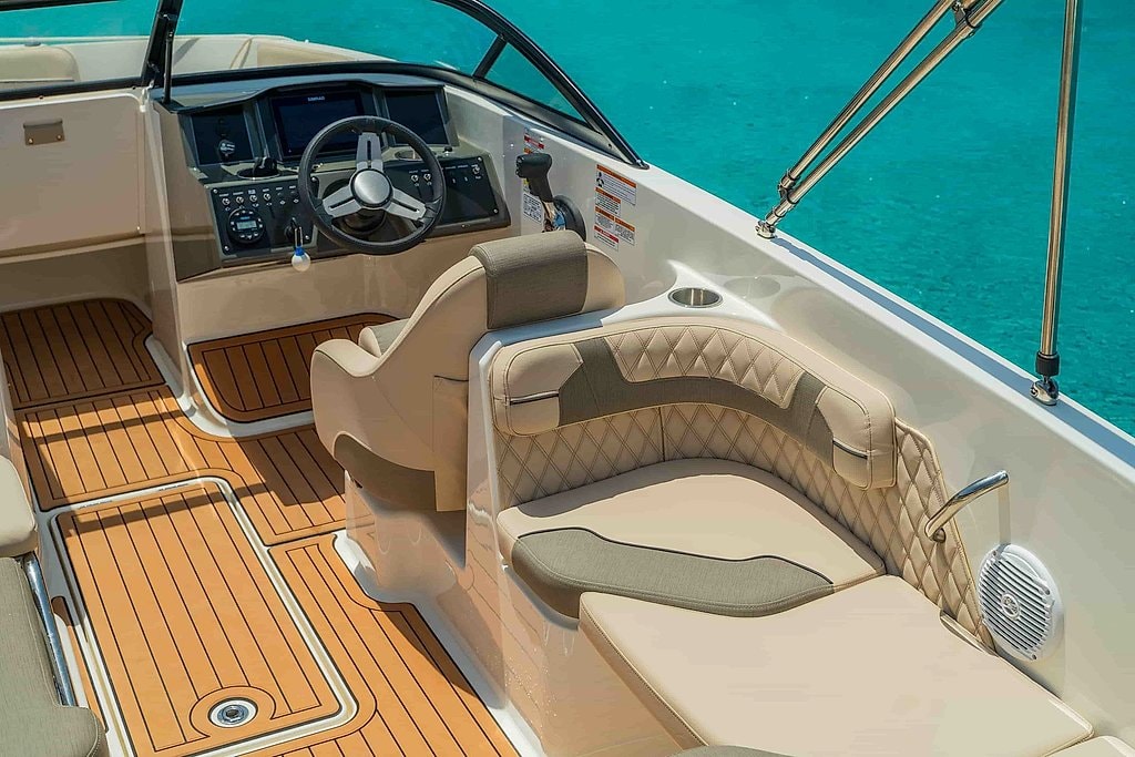 Ibiza Bayliner VR6 Boat Rental with License