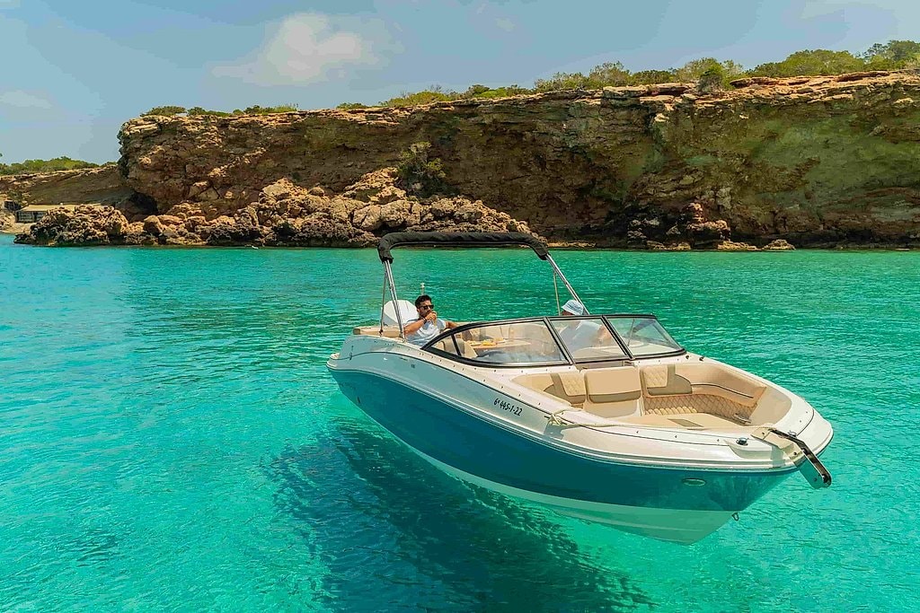Ibiza Bayliner VR6 Boat Rental with License