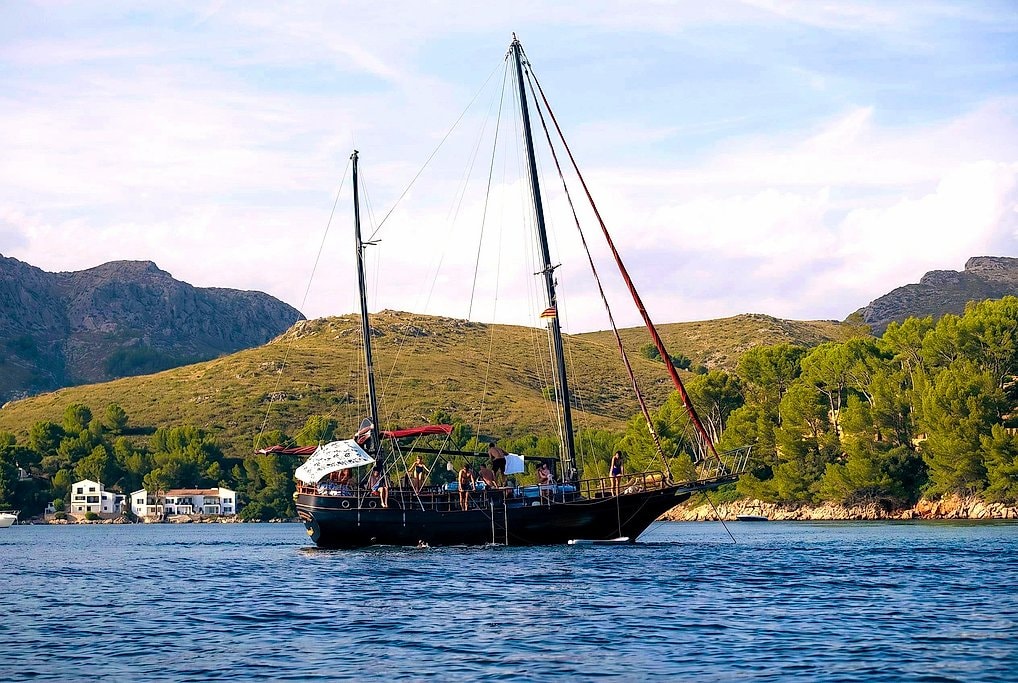 La Perla Negra Sailing Boat Charter in Mallorca