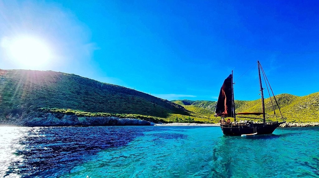 La Perla Negra Sailing Boat Charter in Mallorca