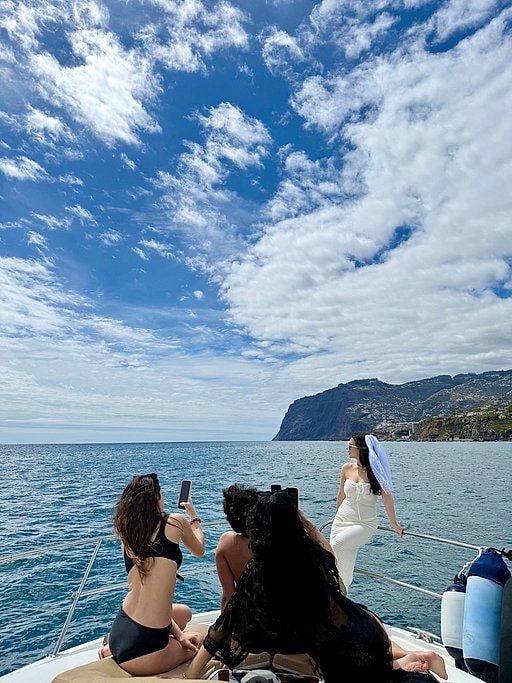 Private Jeanneau Leader 9 Yacht Experience in Madeira