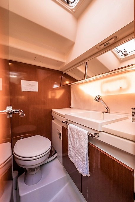 Private Jeanneau Leader 9 Yacht Experience in Madeira