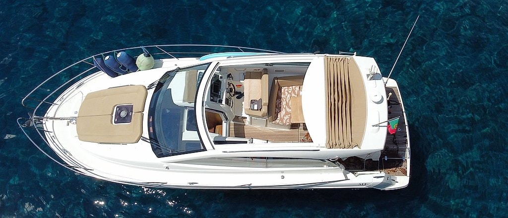 Private Jeanneau Leader 9 Yacht Experience in Madeira