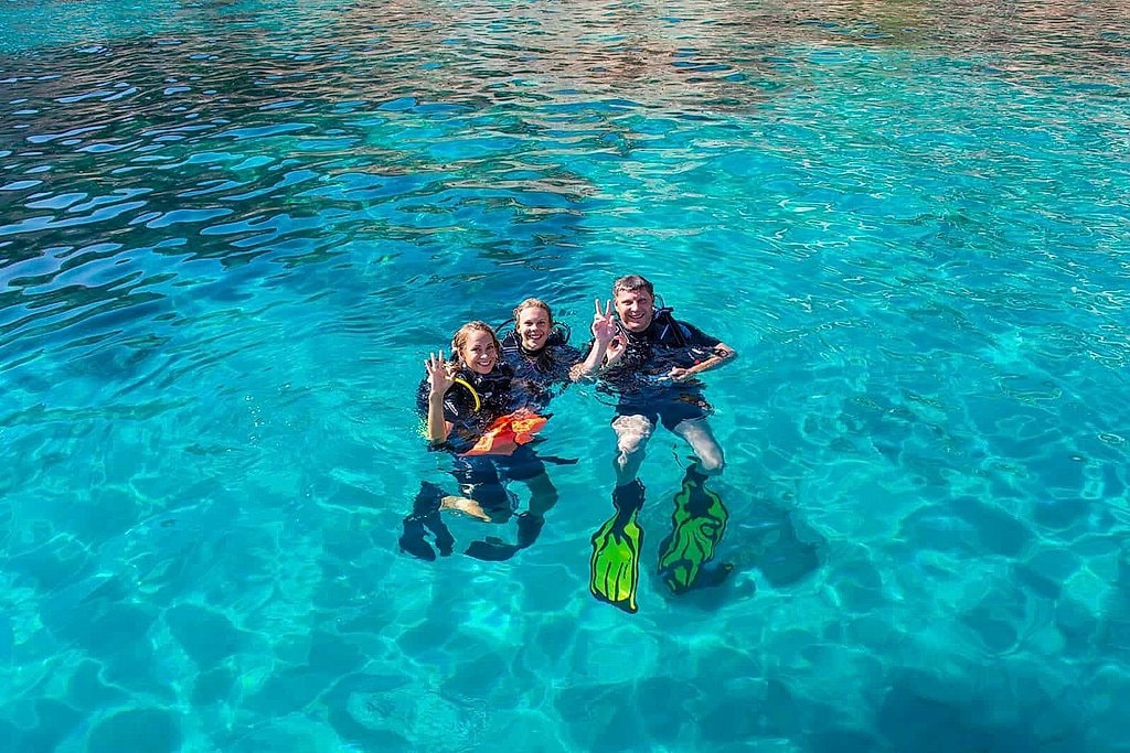 Southwest Mallorca Diving with Certified and Beginner Options