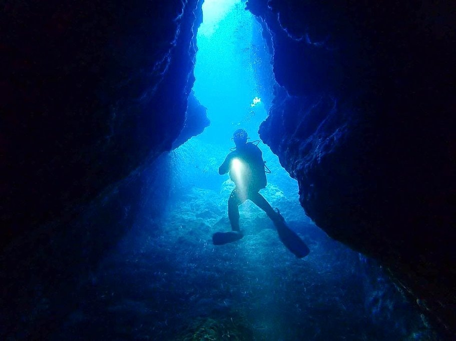 Southwest Mallorca Diving with Certified and Beginner Options