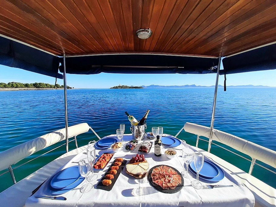 Private Tapas Boat Tour in Alcudia Bay
